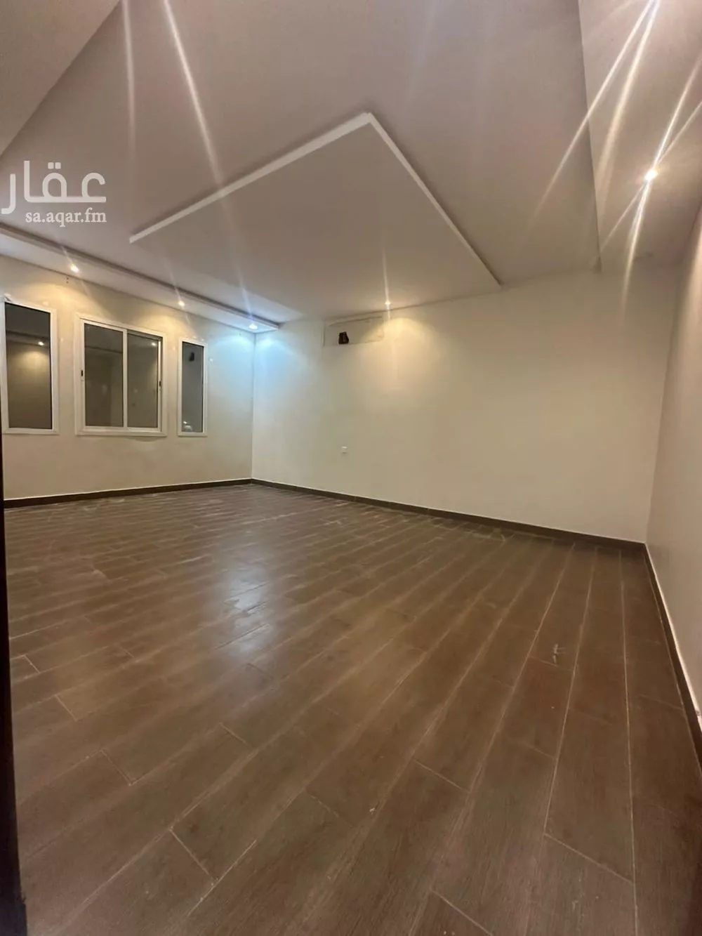 فيلا 6 غرف في القادسية 10