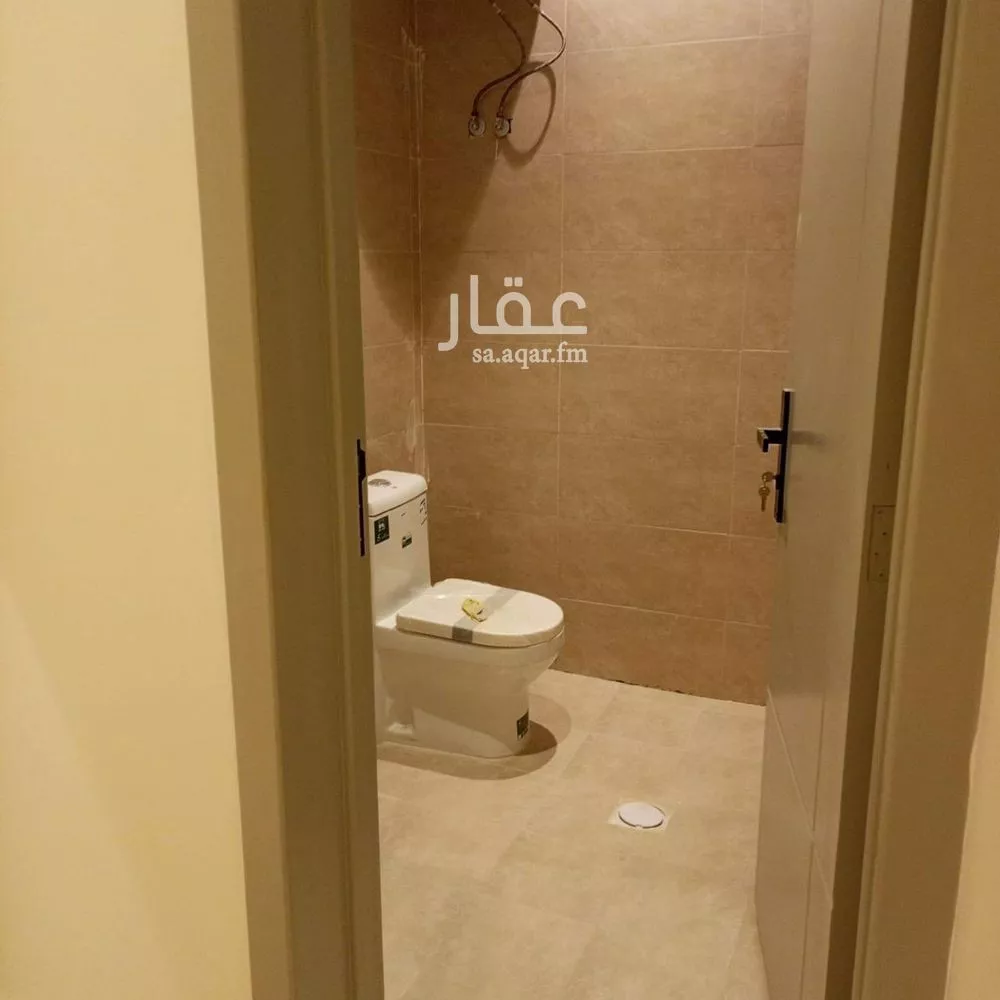 فيلا 6 غرف في عكاظ 7