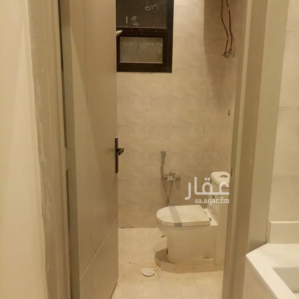 فيلا 5 غرف في عكاظ 6