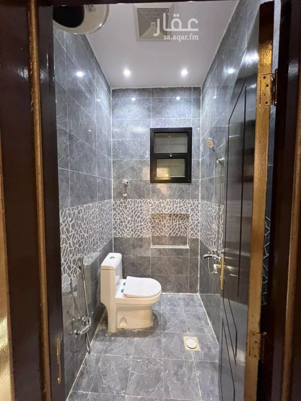 فيلا 6 غرف في القادسية 11