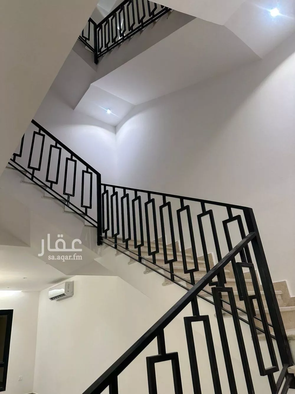 فيلا 5 غرف في النرجس 3