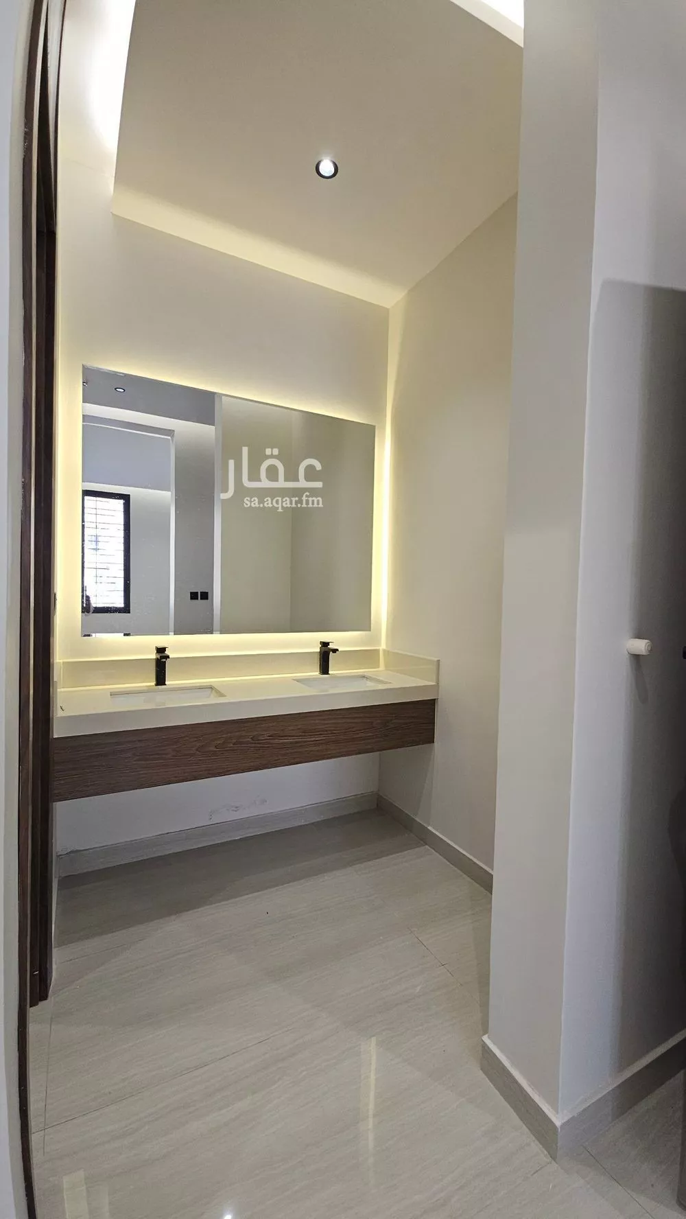 5 bedroom apartment in Al Hazm 11