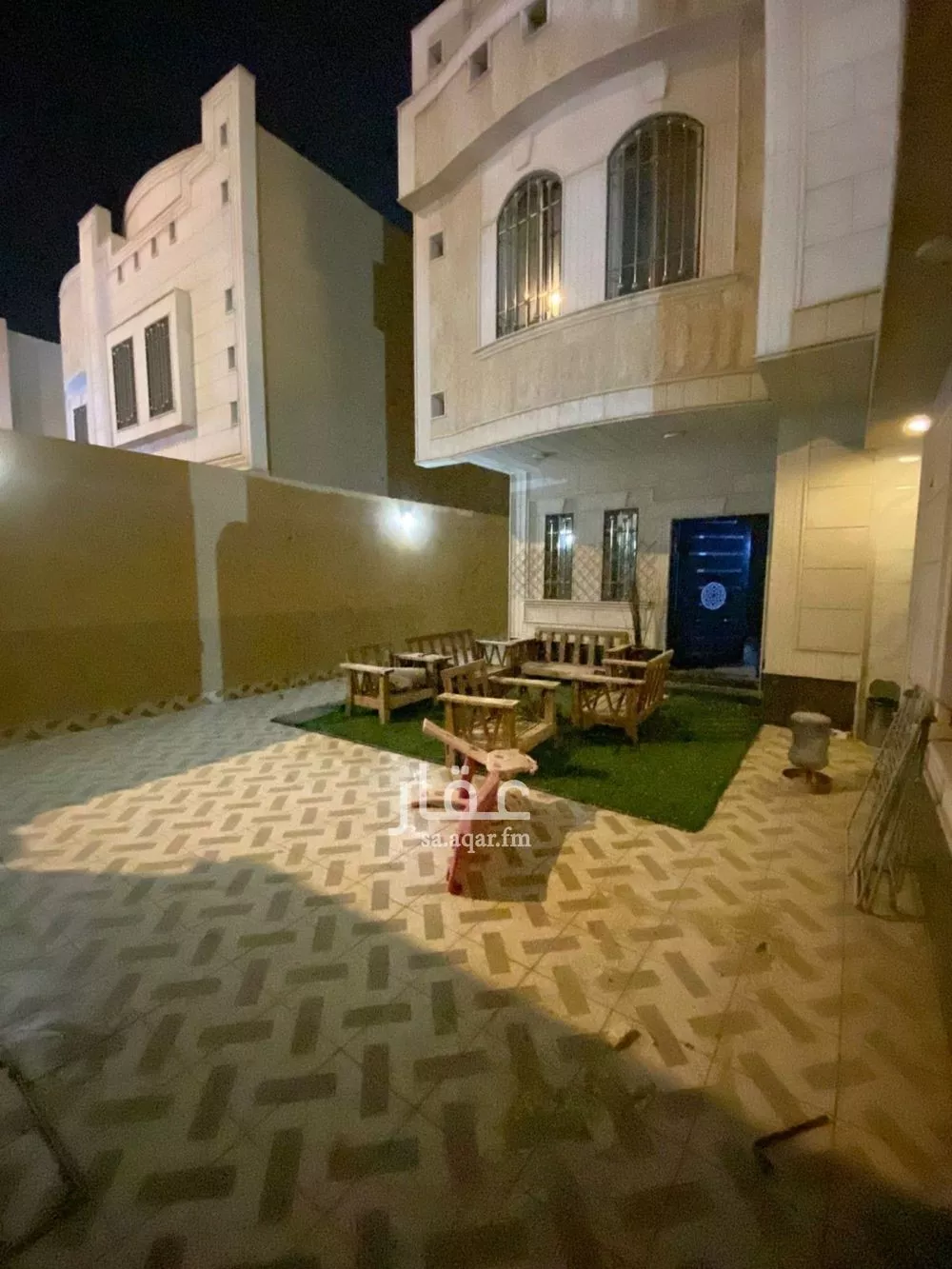 فيلا 5 غرف في عكاظ 7