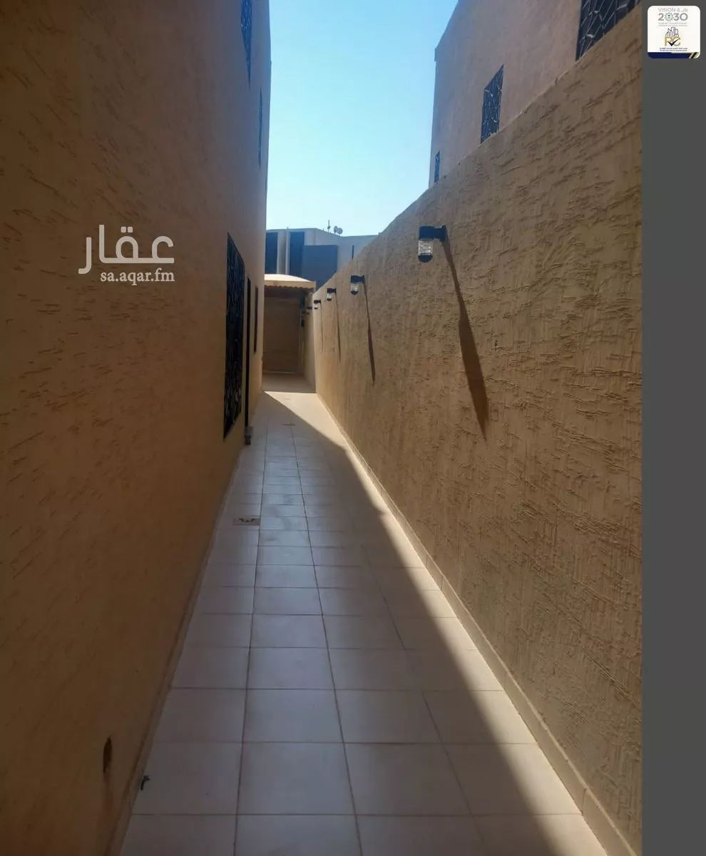 فيلا 8 غرف في عكاظ 11