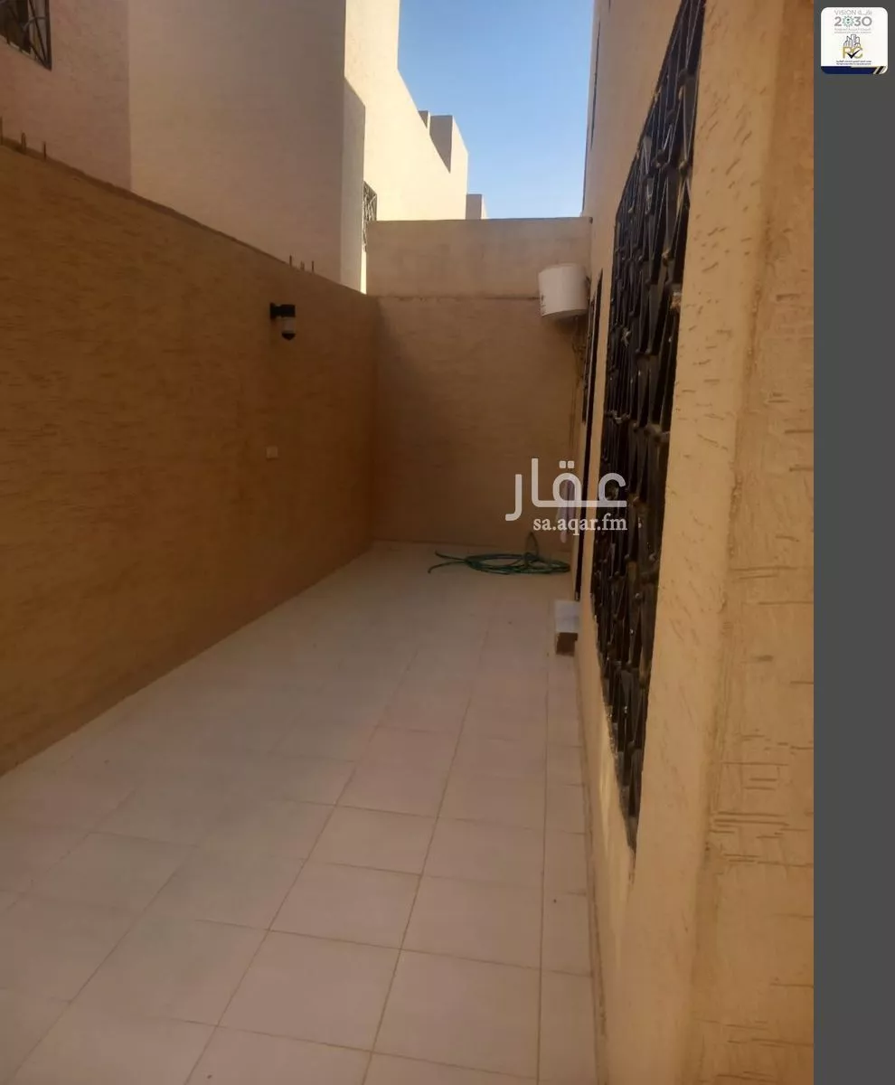 فيلا 8 غرف في عكاظ 10