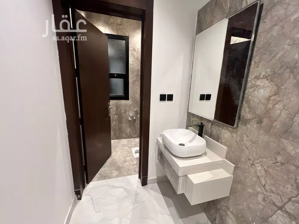3 bedroom floor in Al Janadriyah 11