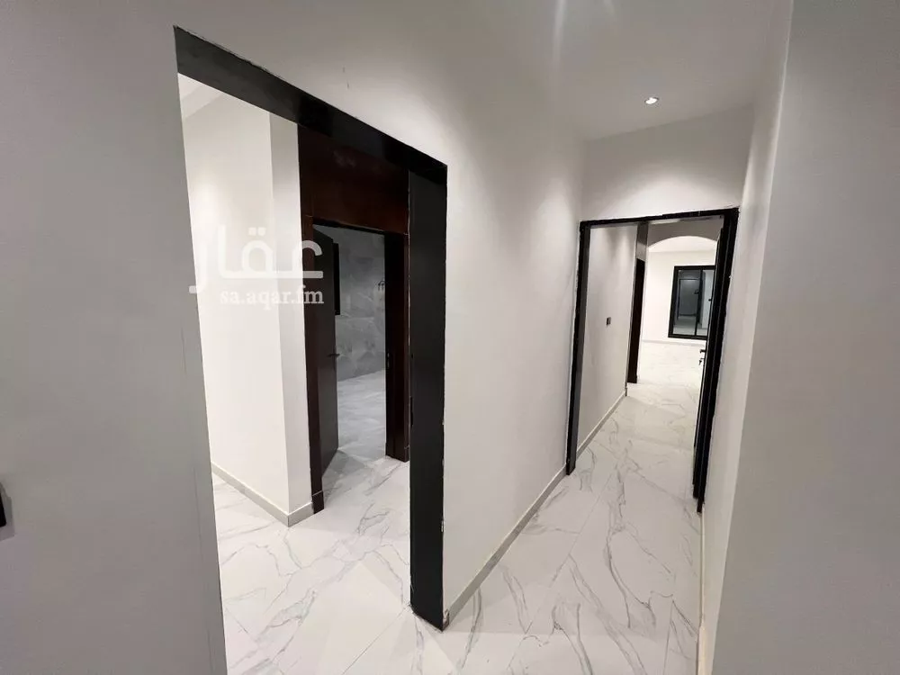 3 bedroom floor in Al Janadriyah 9