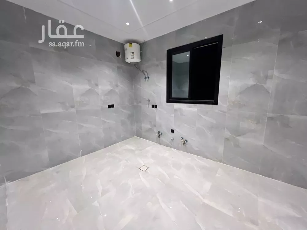 3 bedroom floor in Al Janadriyah 10