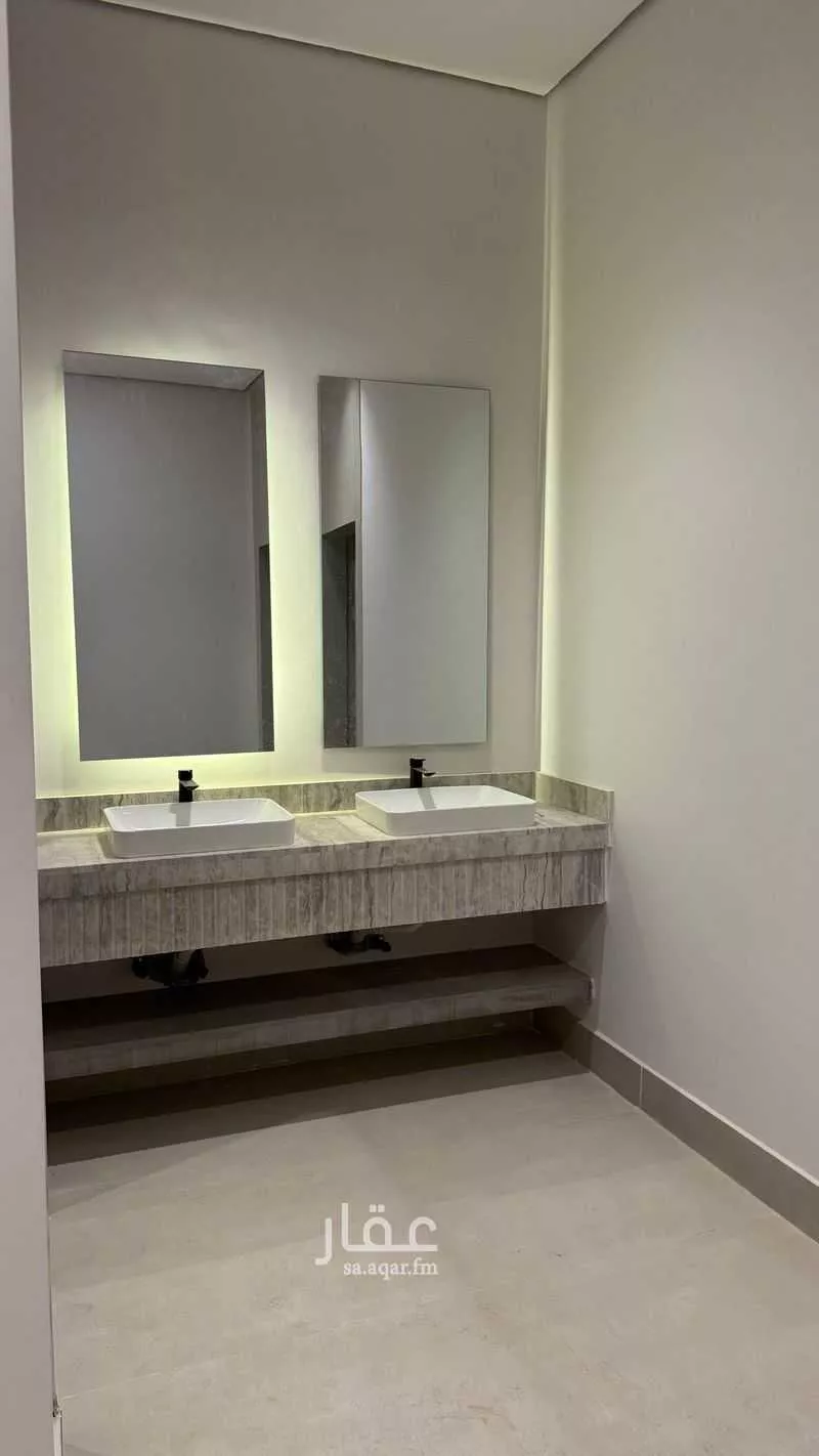 5 bedroom villa in Al Janadriyah 3