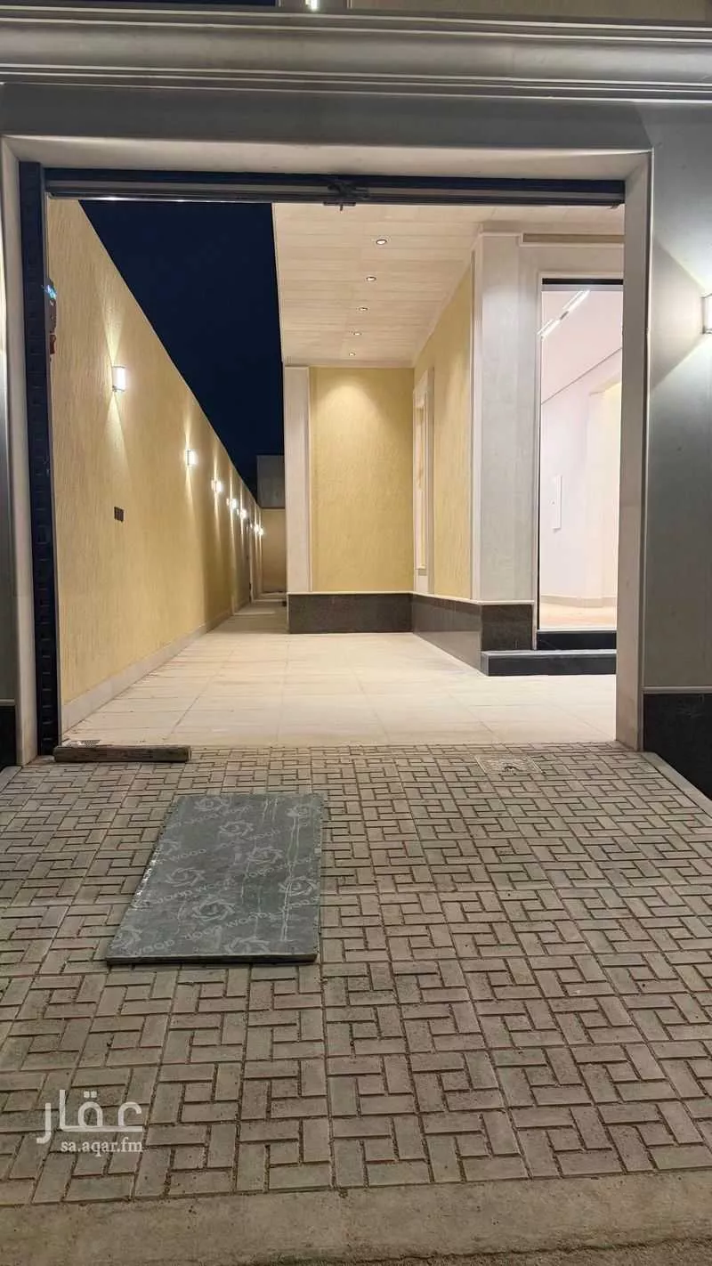 5 bedroom villa in Al Janadriyah 8