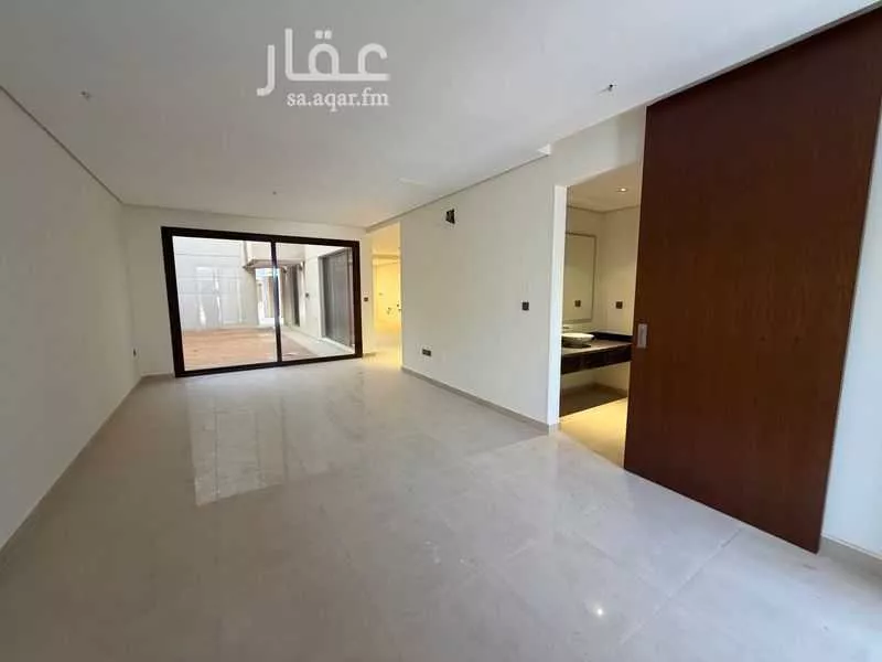 فيلا 5 غرف في العارض 8