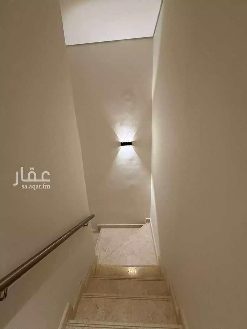 فيلا 5 غرف في العارض 8