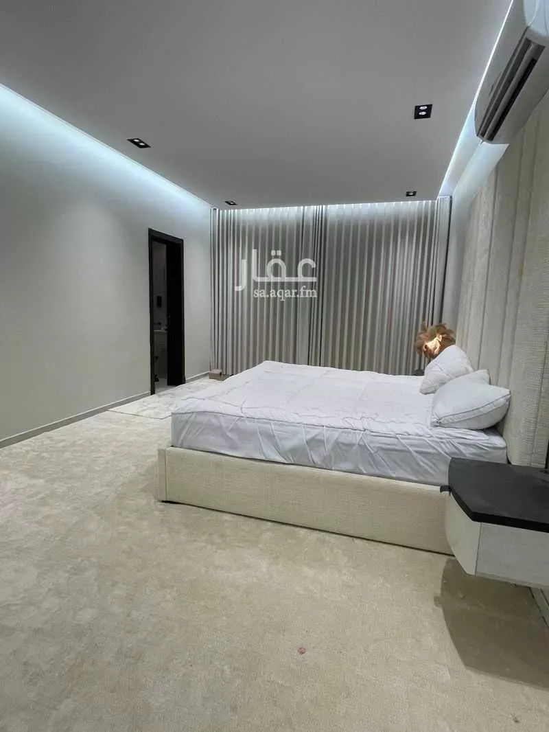 5 bedroom villa in Badr 7