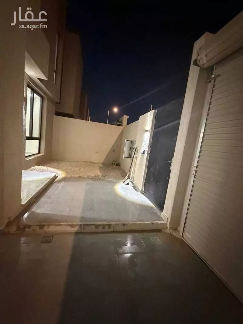 فيلا 4 غرف في العارض 18