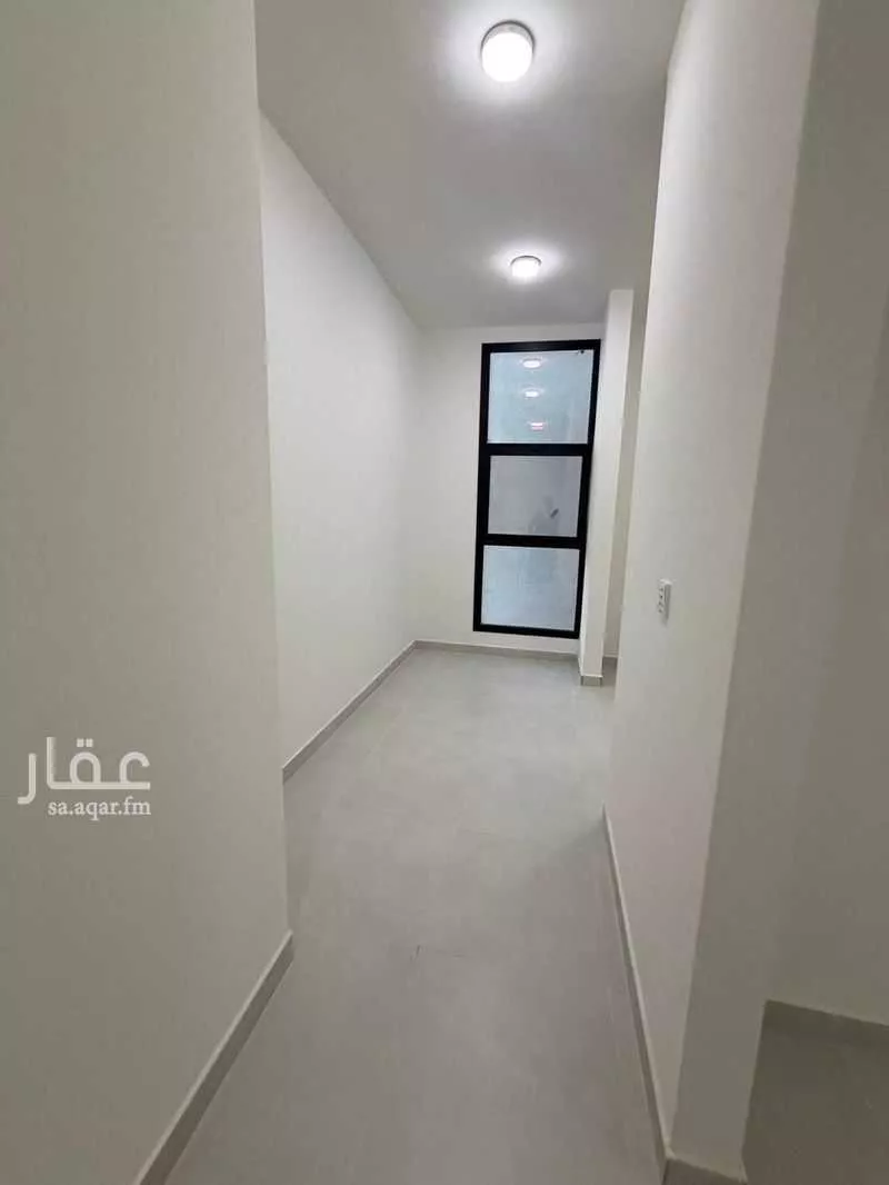 فيلا 4 غرف في العارض 8