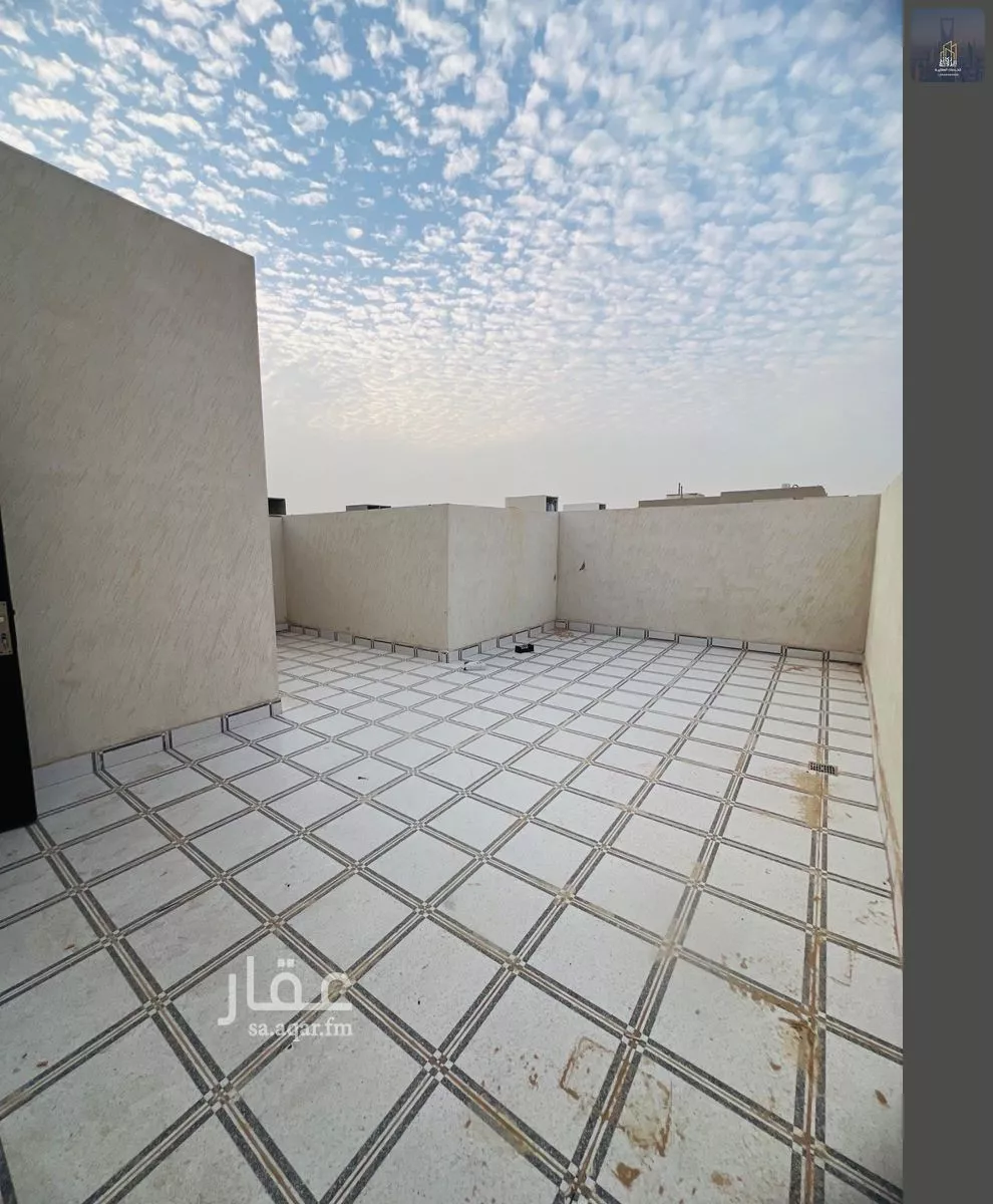 4 bedroom floor in Al Janadriyah 9