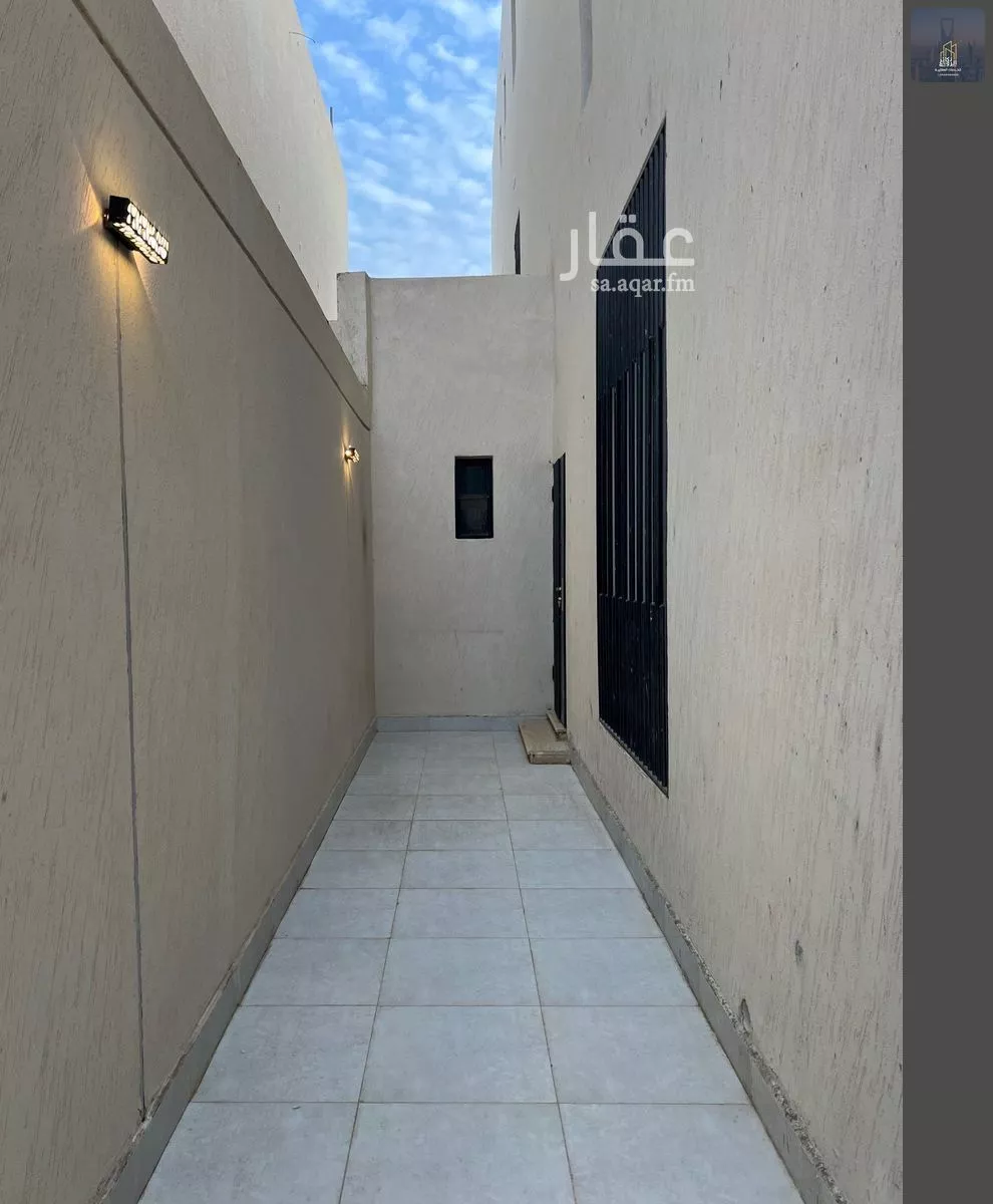 4 bedroom floor in Al Janadriyah 10