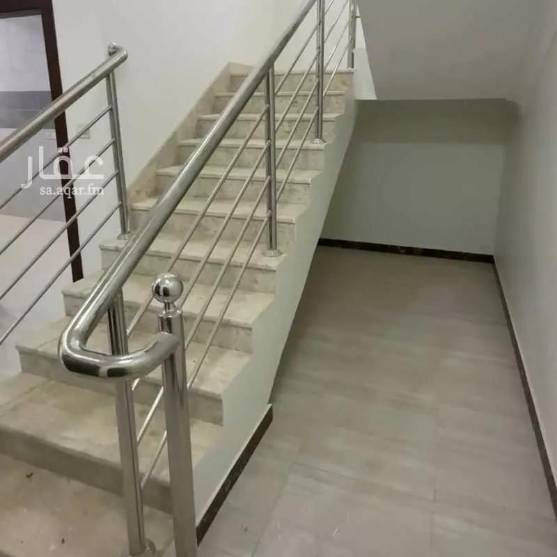 3 bedroom floor in Al Aziziyah 2
