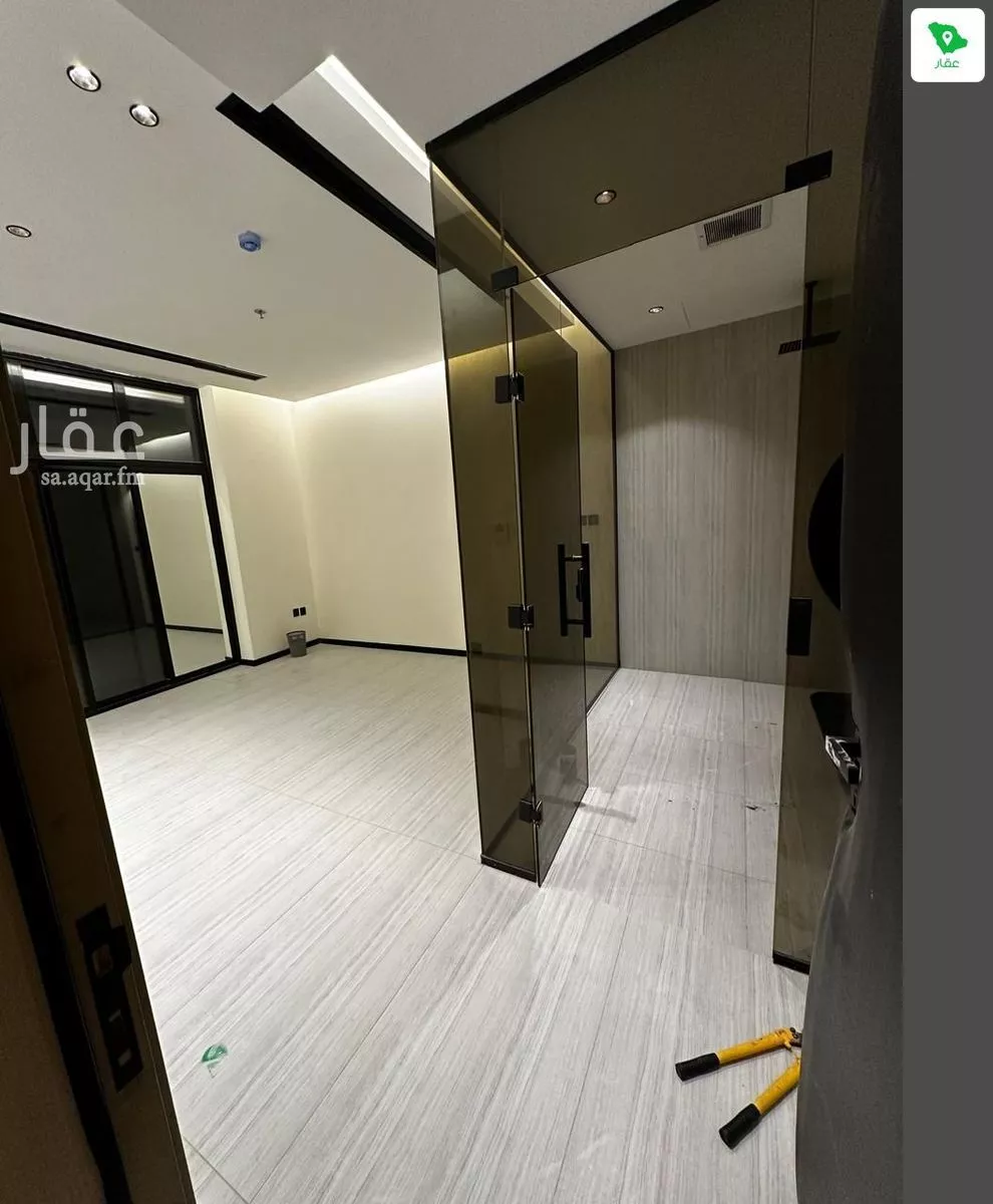 شقة 2 غرف في الملقا 10