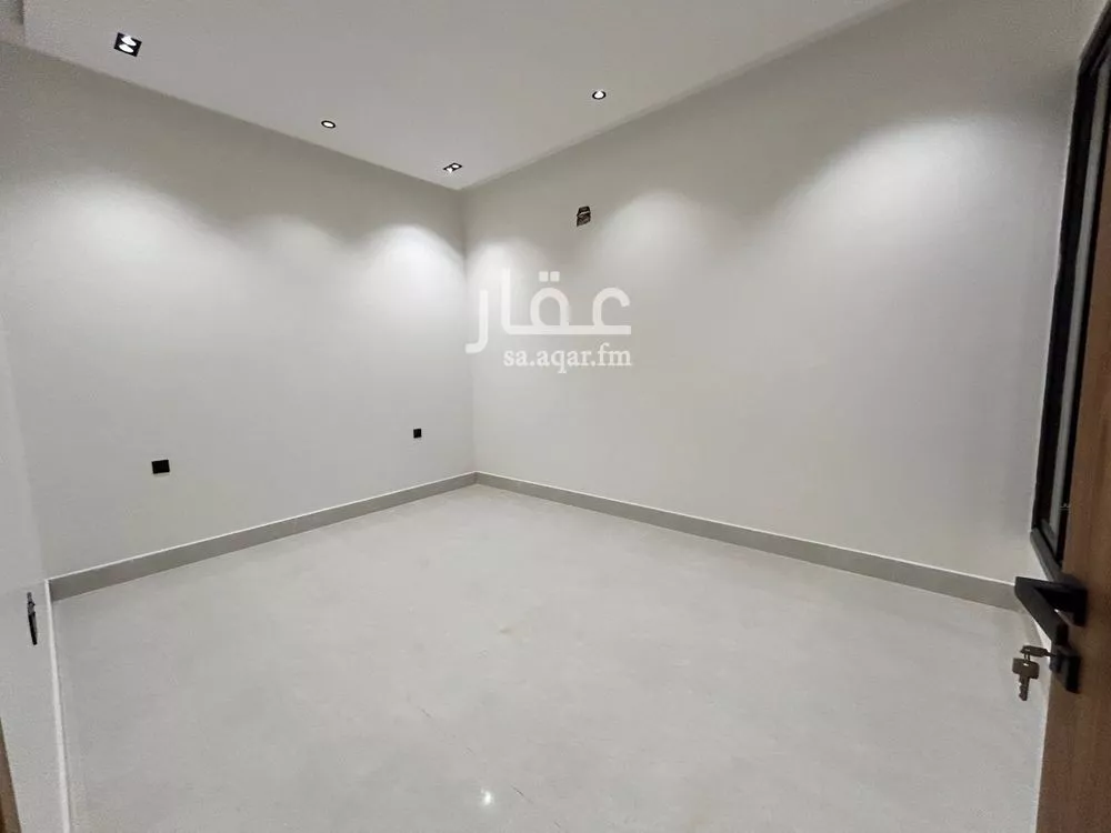 شقة 4 غرف في عكاظ 7