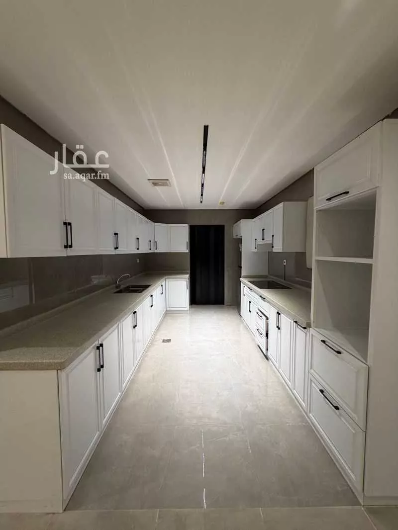 شقة 3 غرف في الملقا 8