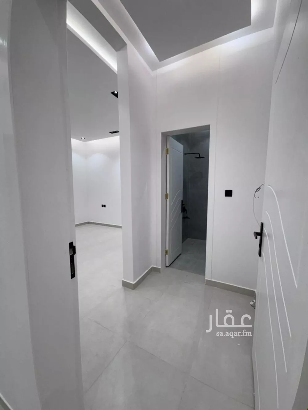 3 bedroom floor in Al Janadriyah 12