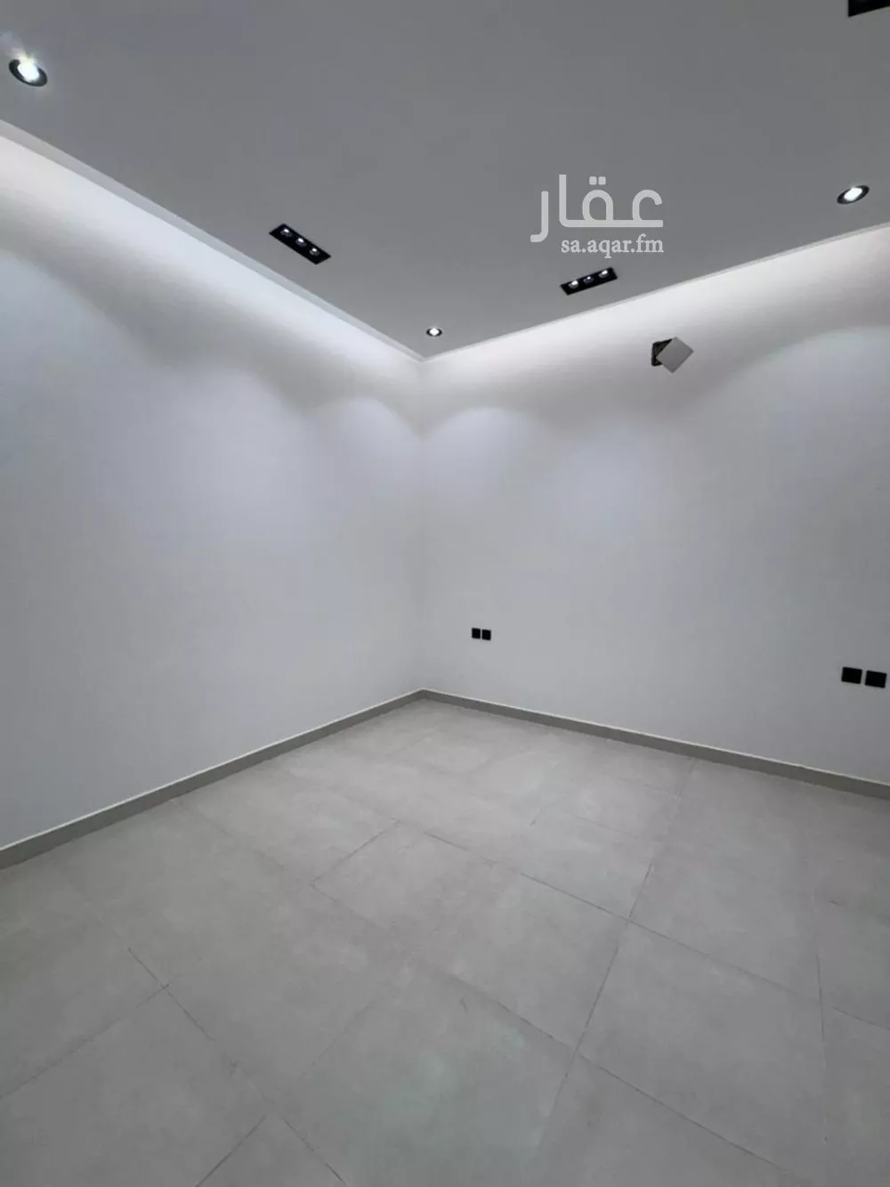 3 bedroom floor in Al Janadriyah 8