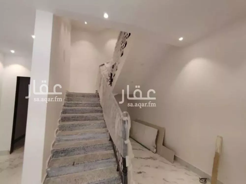 شقة 5 غرف في عكاظ 5