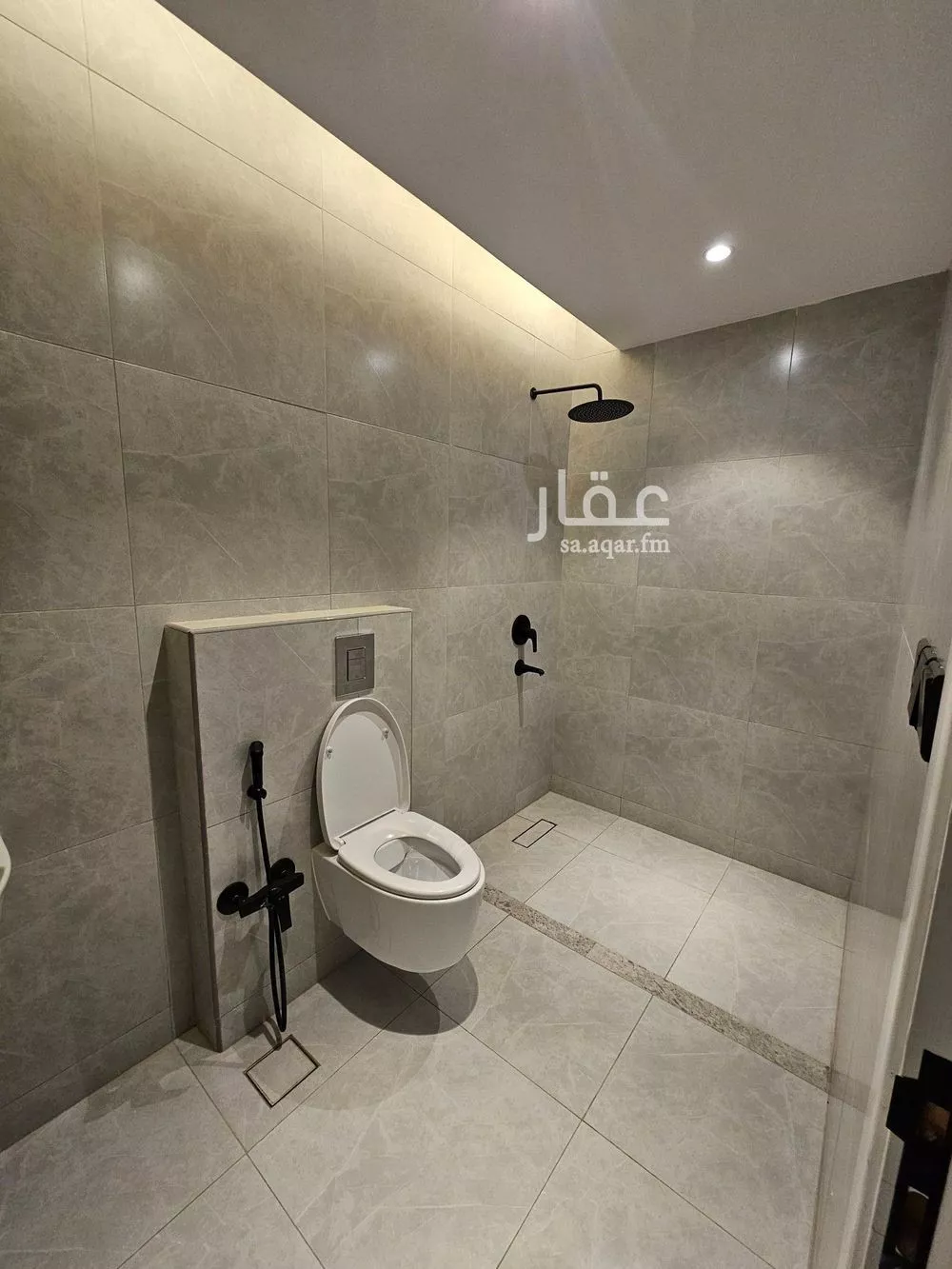 3 bedroom apartment in Al Yarmouk 9