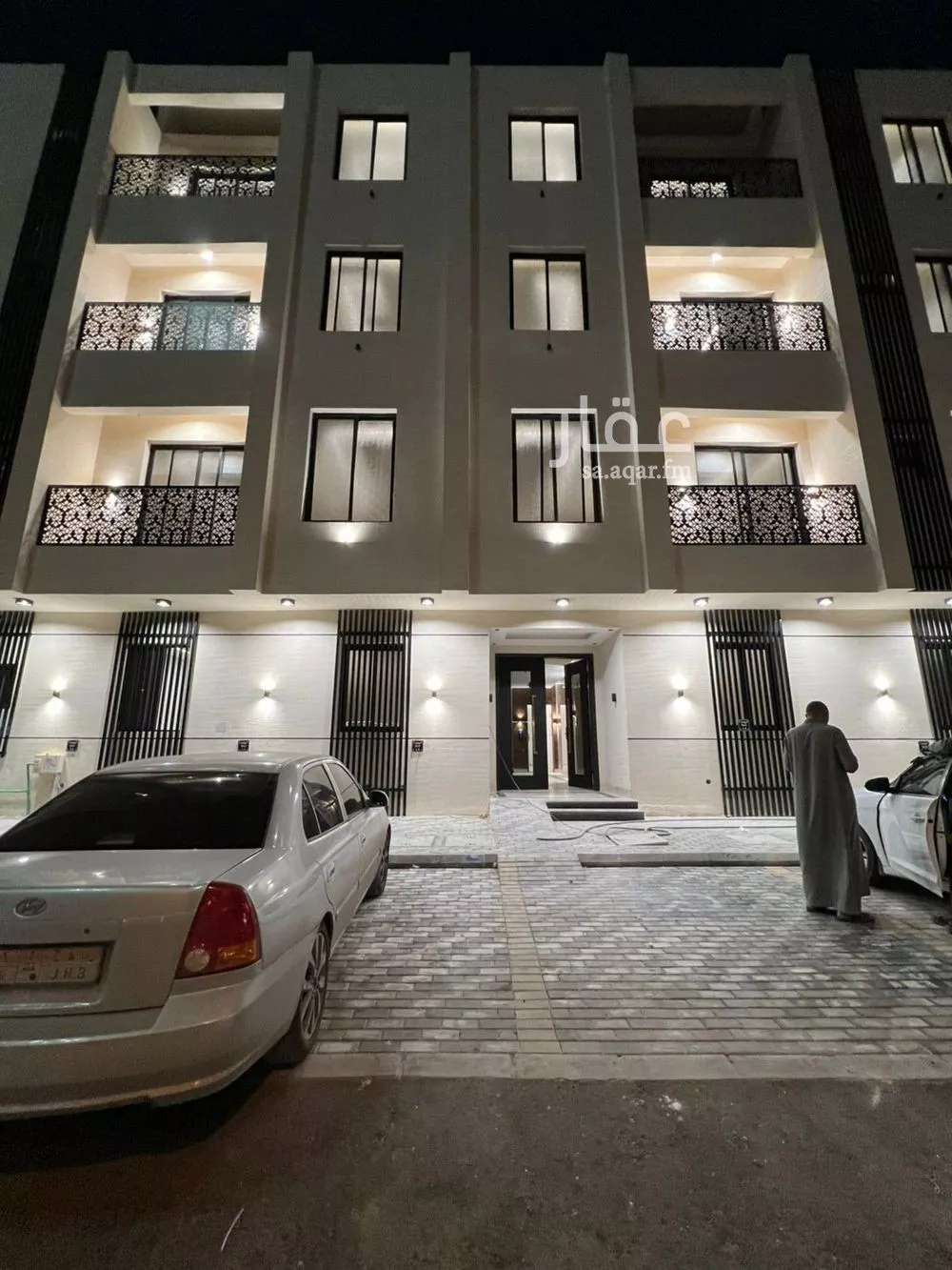4 bedroom apartment in Dhahrat Namar 10