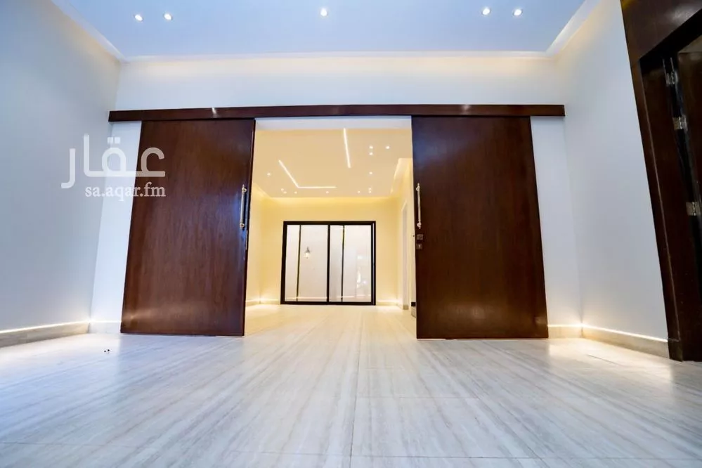6 bedroom apartment in Al Rimal 14
