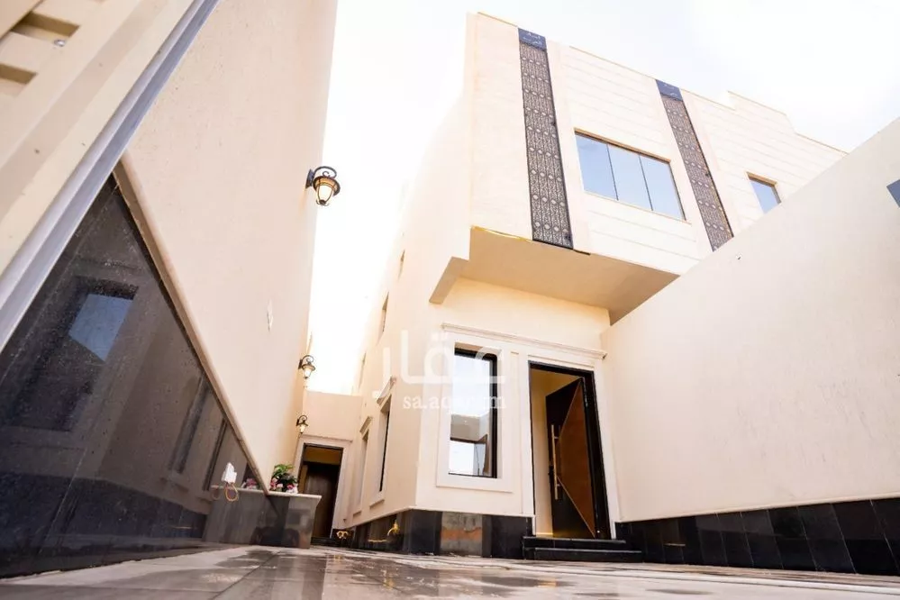 6 bedroom apartment in Al Rimal 19