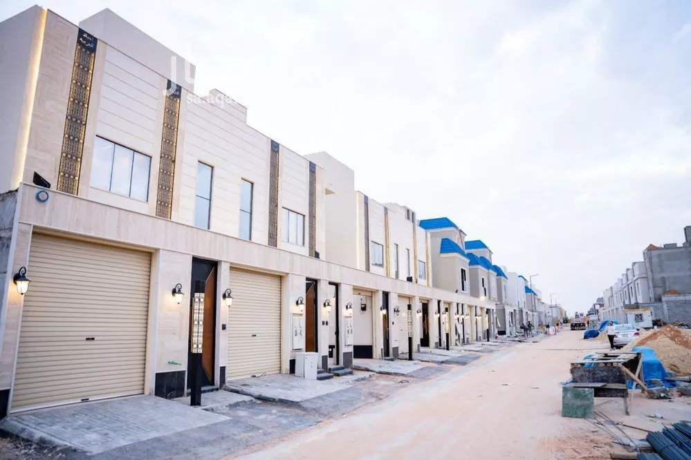 6 bedroom apartment in Al Rimal 21