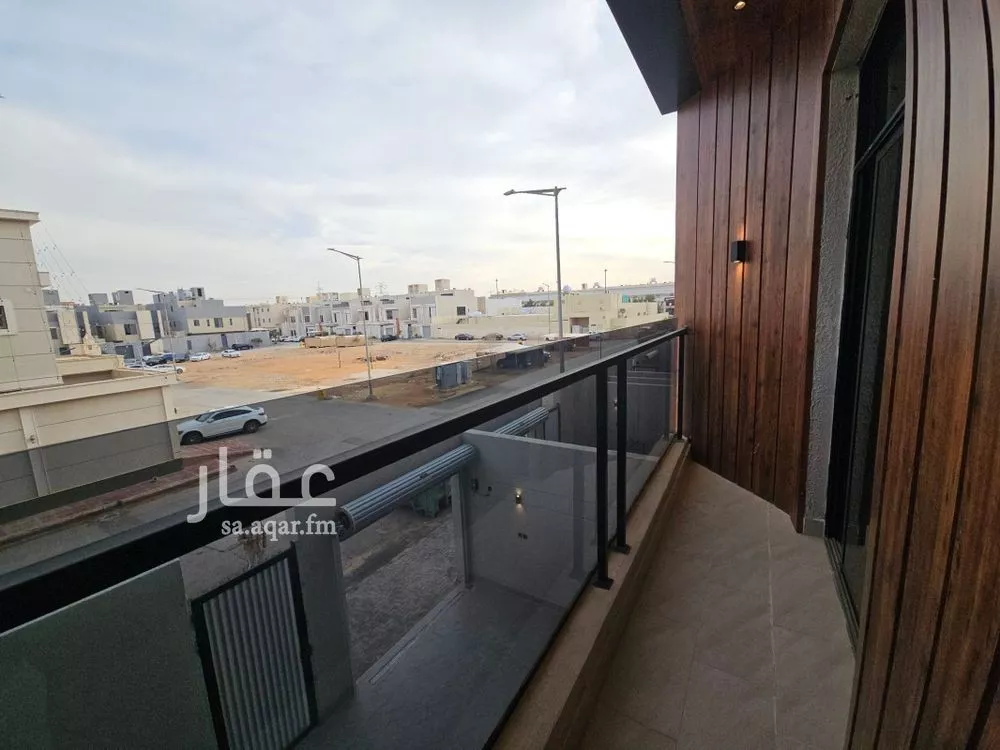 3 bedroom floor in Al Munsiyah 14