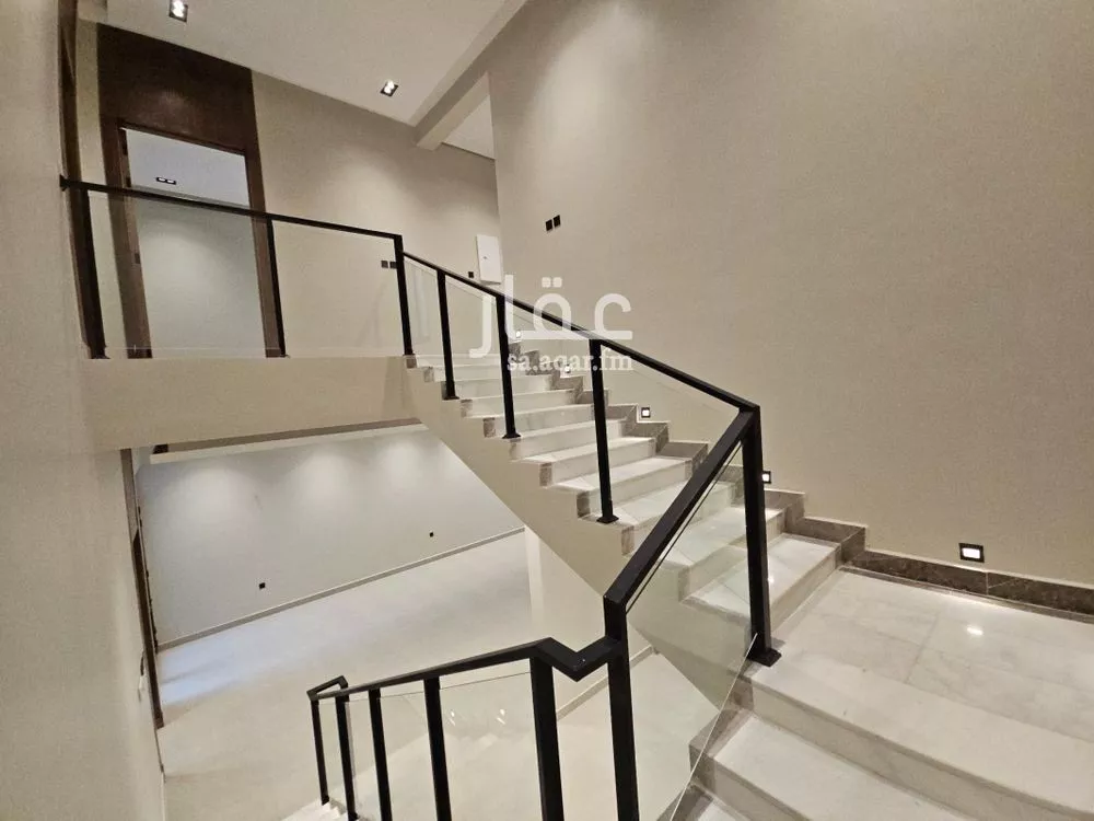 3 bedroom floor in Al Munsiyah 7