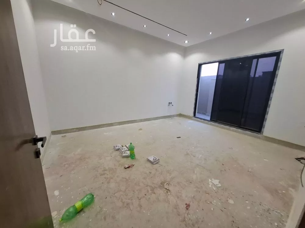 5 bedroom floor in Al Janadriyah 2