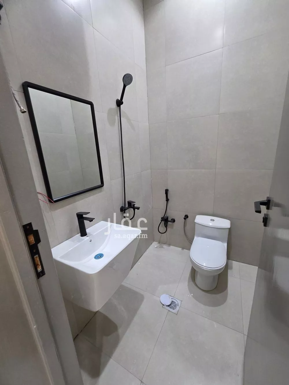3 bedroom floor in Okaz 10