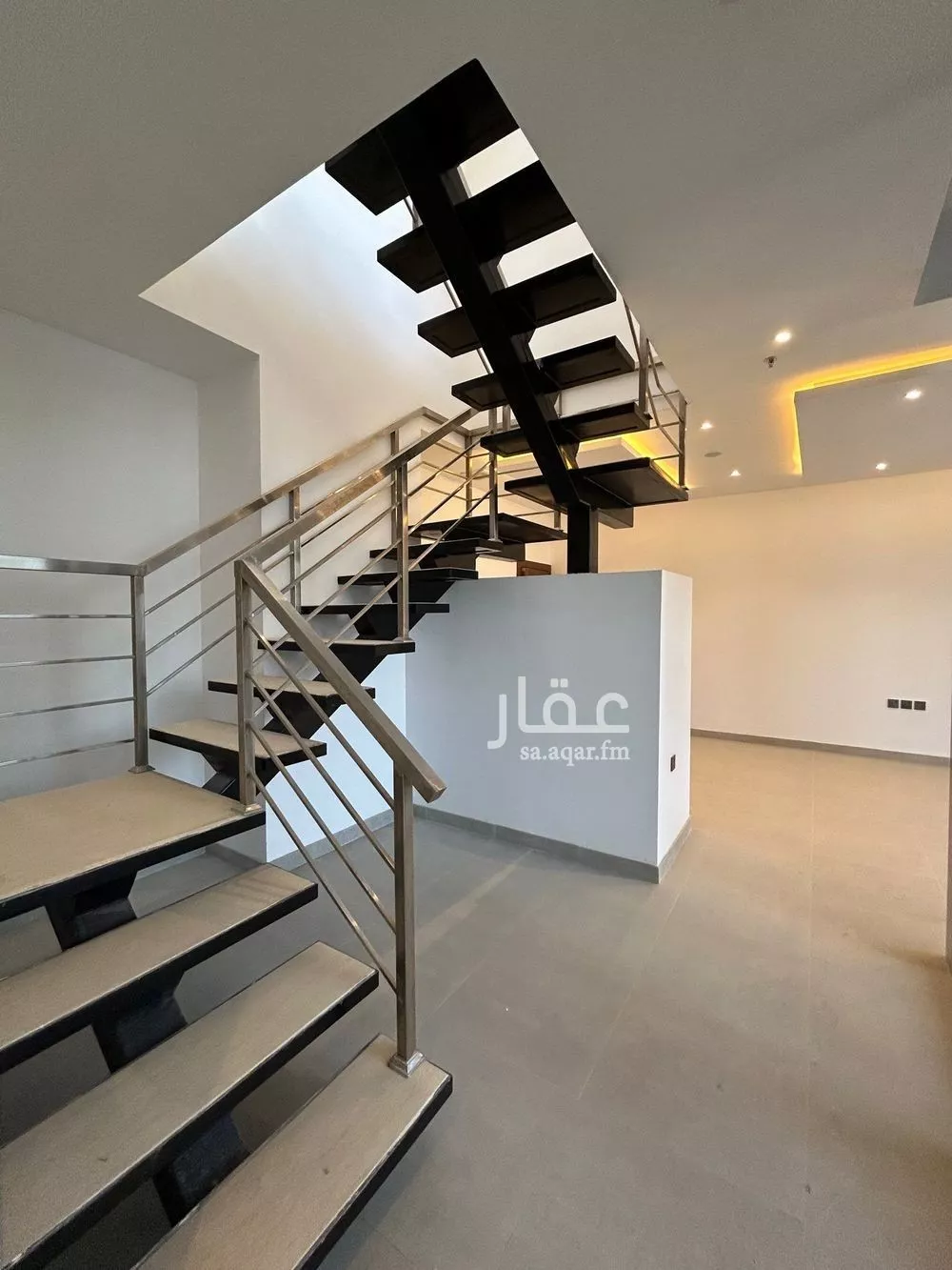 4 bedroom floor in Al Sahafah 5