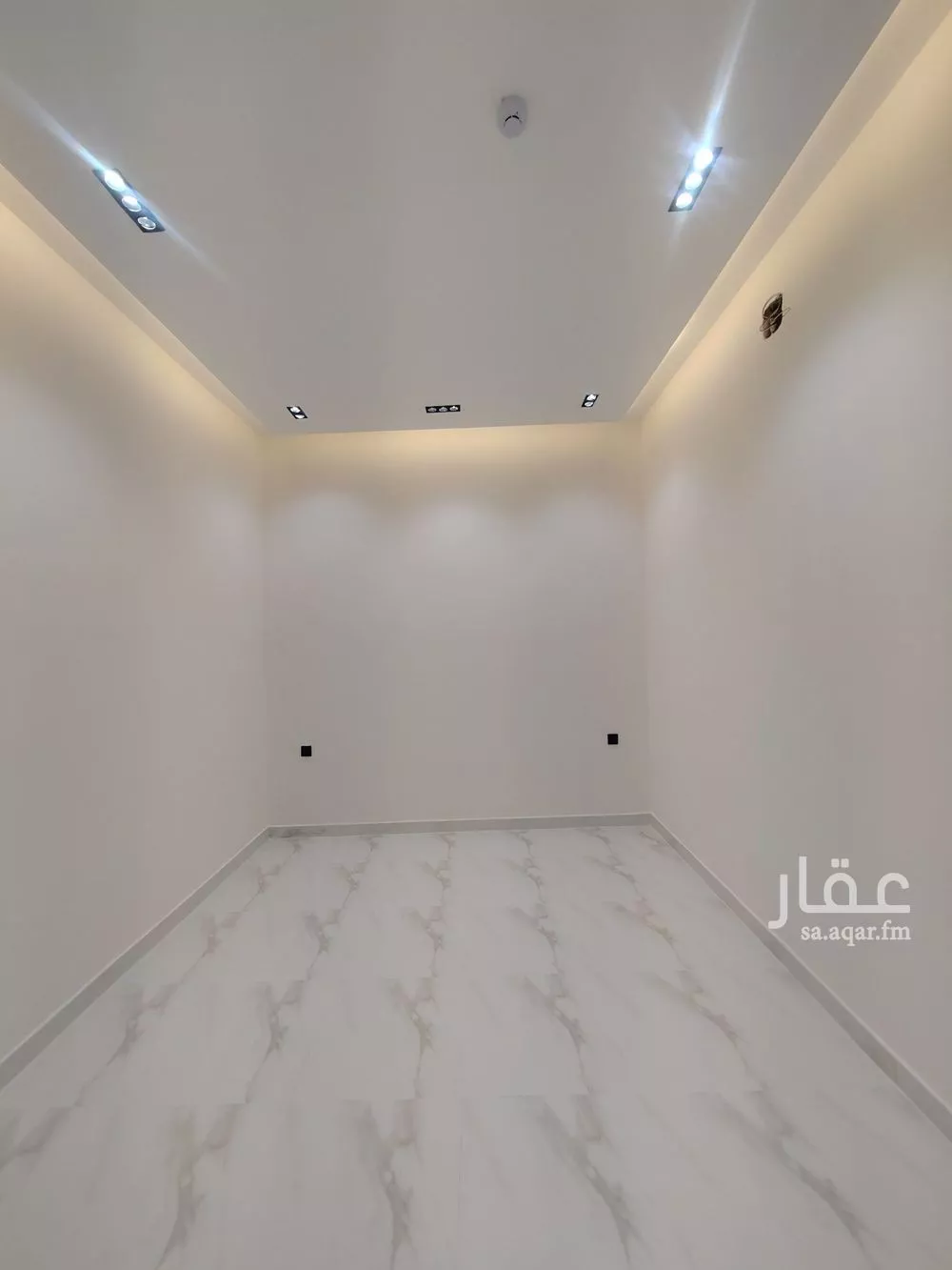 شقة 3 غرف في الزهرة 10