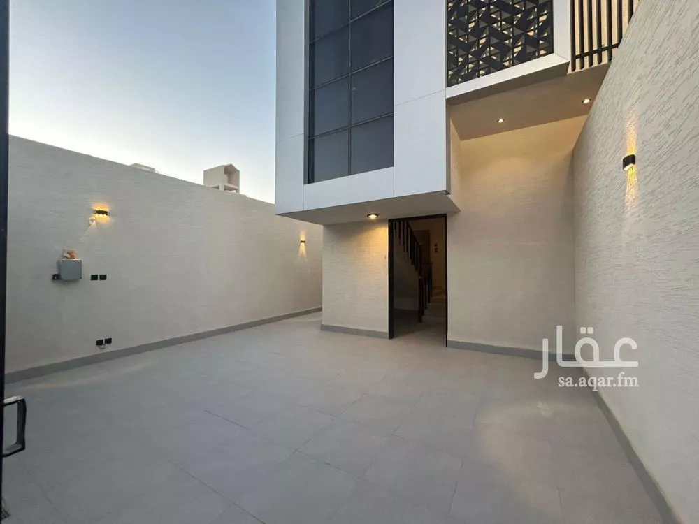 5 bedroom villa in Al Aridh 3