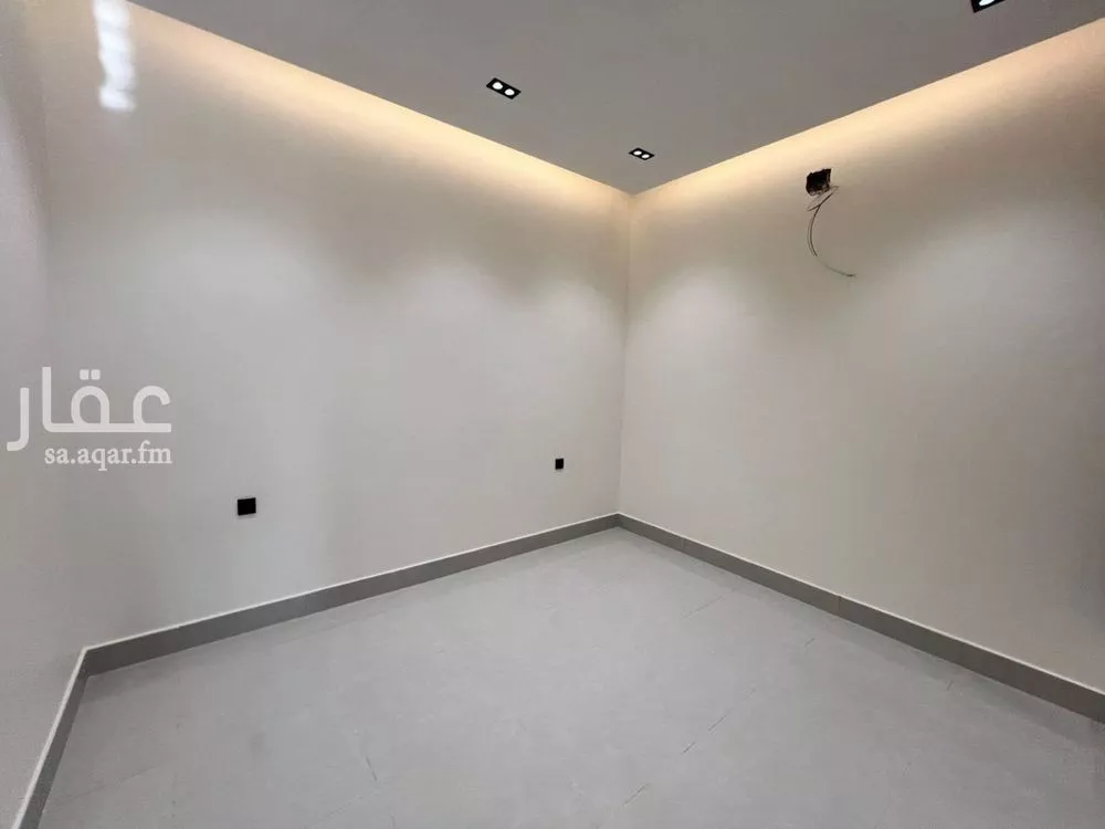 3 bedroom floor in Al Maizilah 2