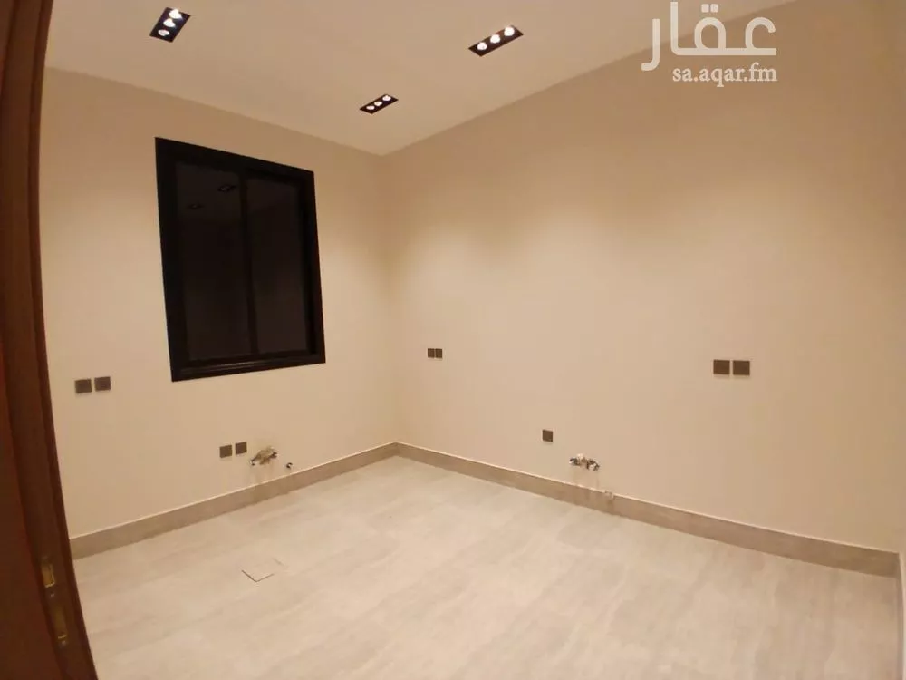 شقة 4 غرف في الرمال 7