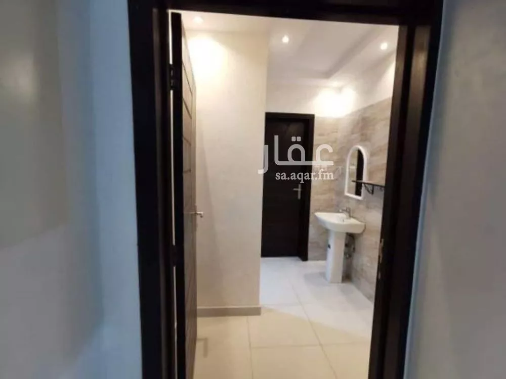 4 bedroom apartment in Dhahrat Laban 4