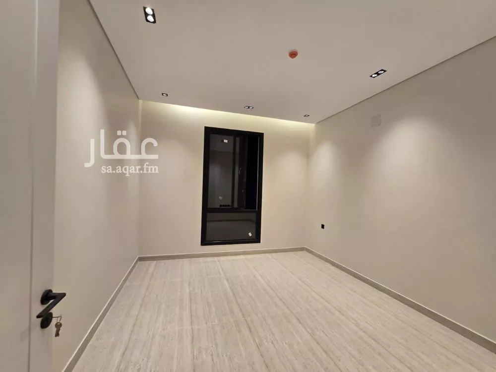 4 bedroom floor in Okaz 8