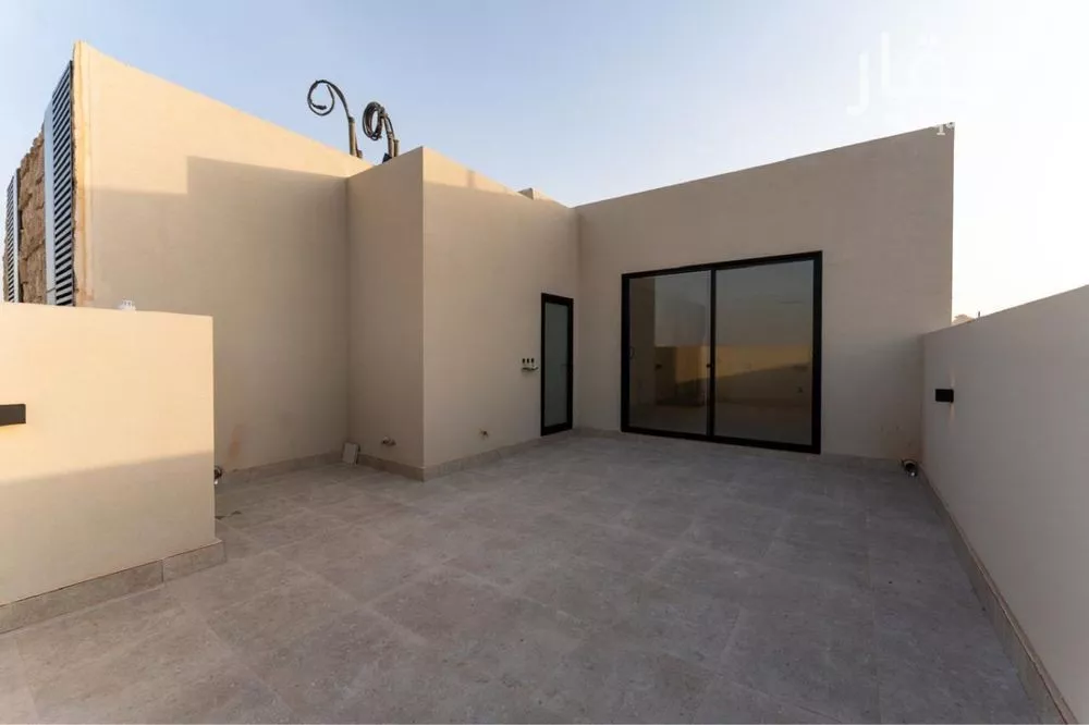 3 bedroom apartment in Al Wadi 6