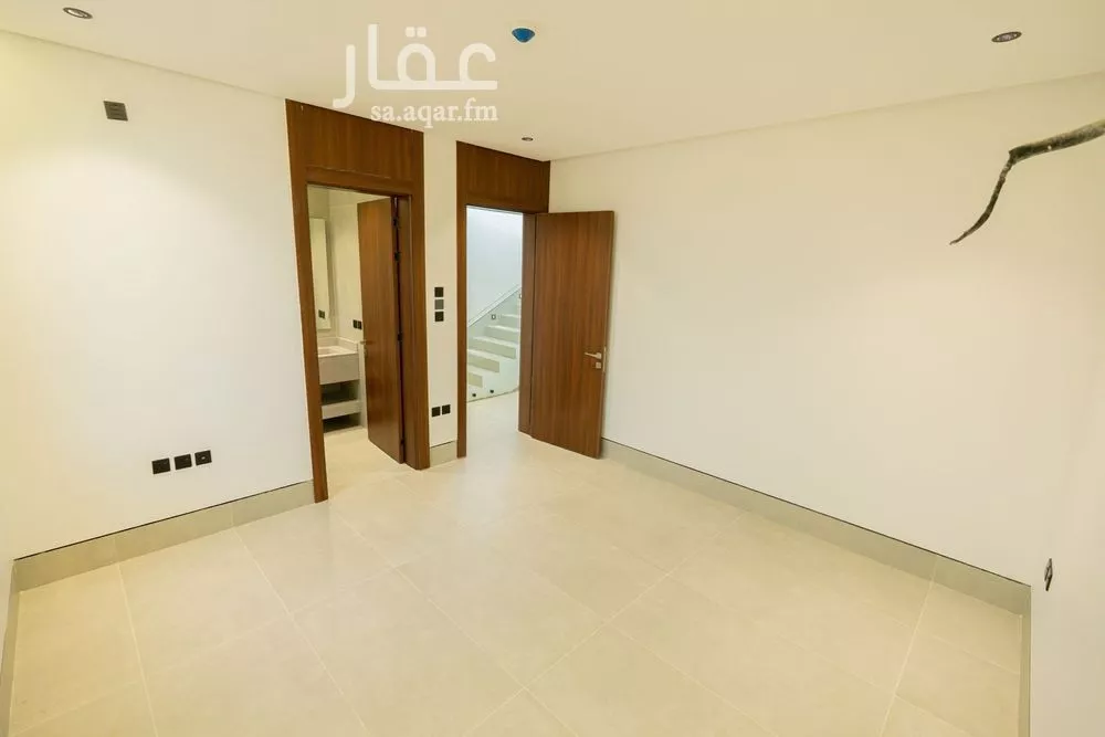 شقة 4 غرف في العارض 18