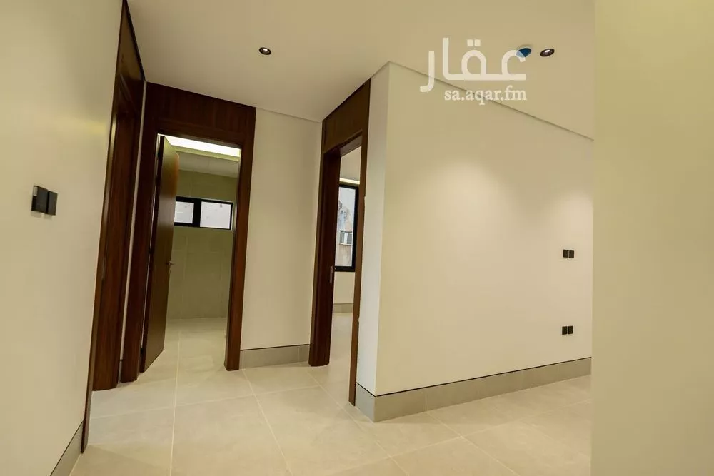 شقة 4 غرف في العارض 8