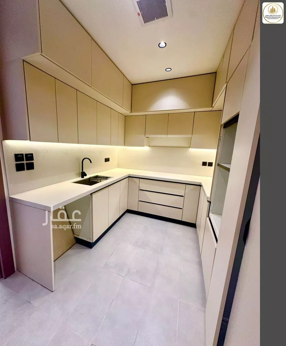 9 bedroom apartment in Al Narjis 5