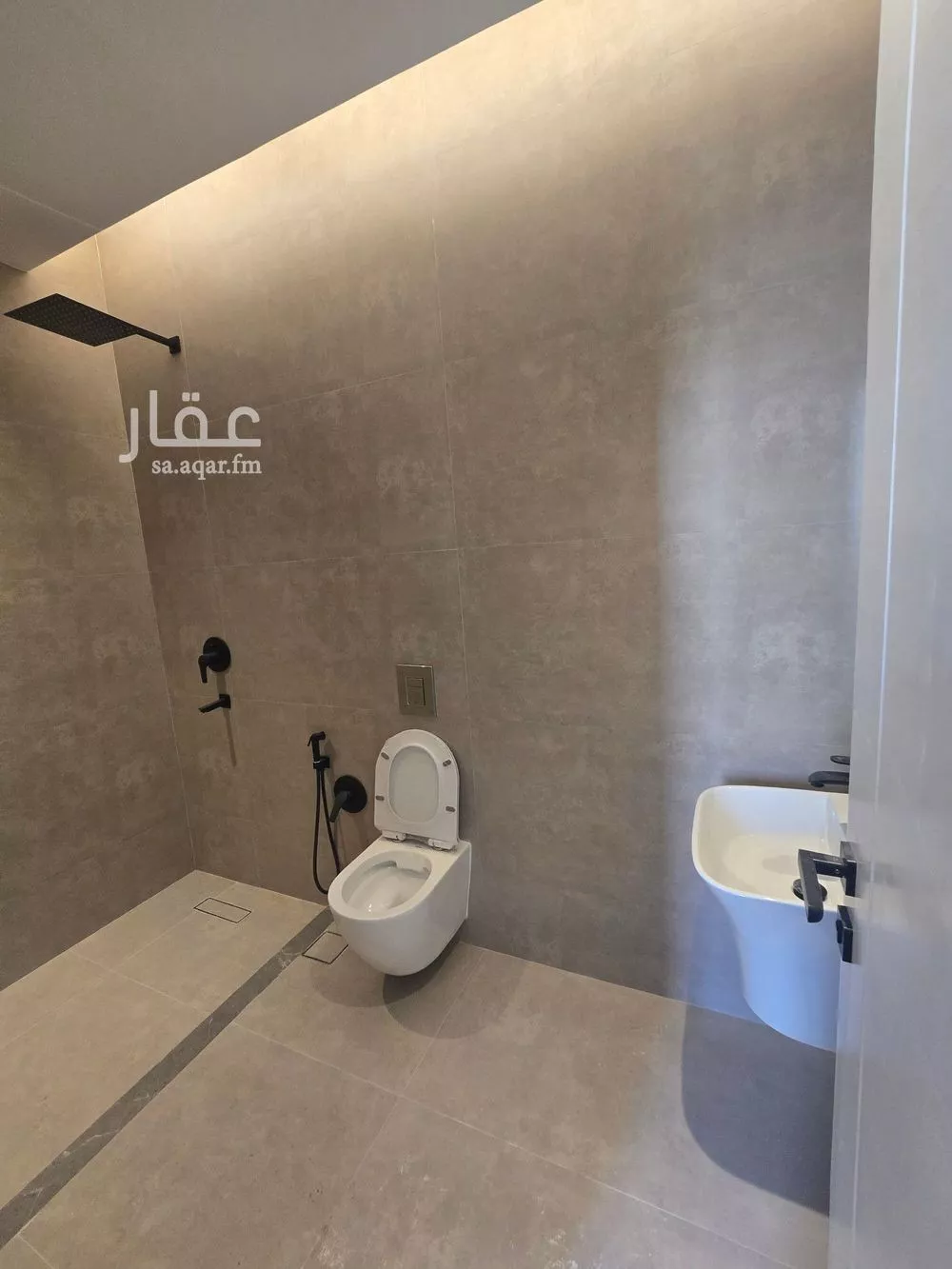 3 bedroom apartment in Al Aridh 8