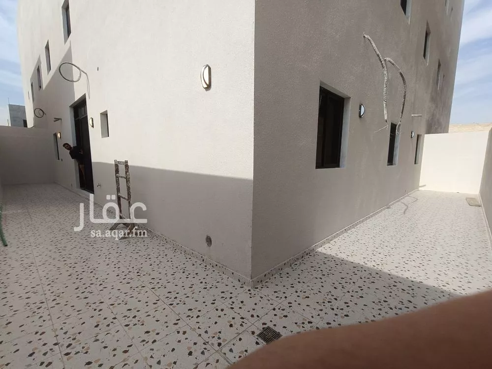 4 bedroom apartment in Al Yarmouk 17